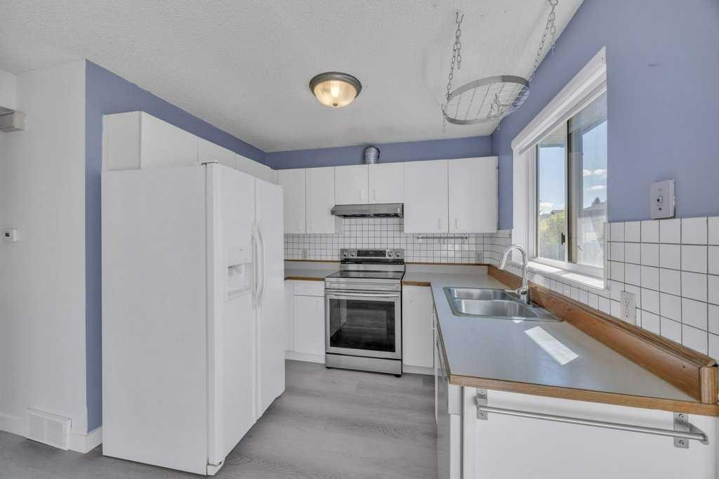 67 Martinwood Road Ne, Calgary, AB - Indoor Photo Showing Kitchen With Double Sink
