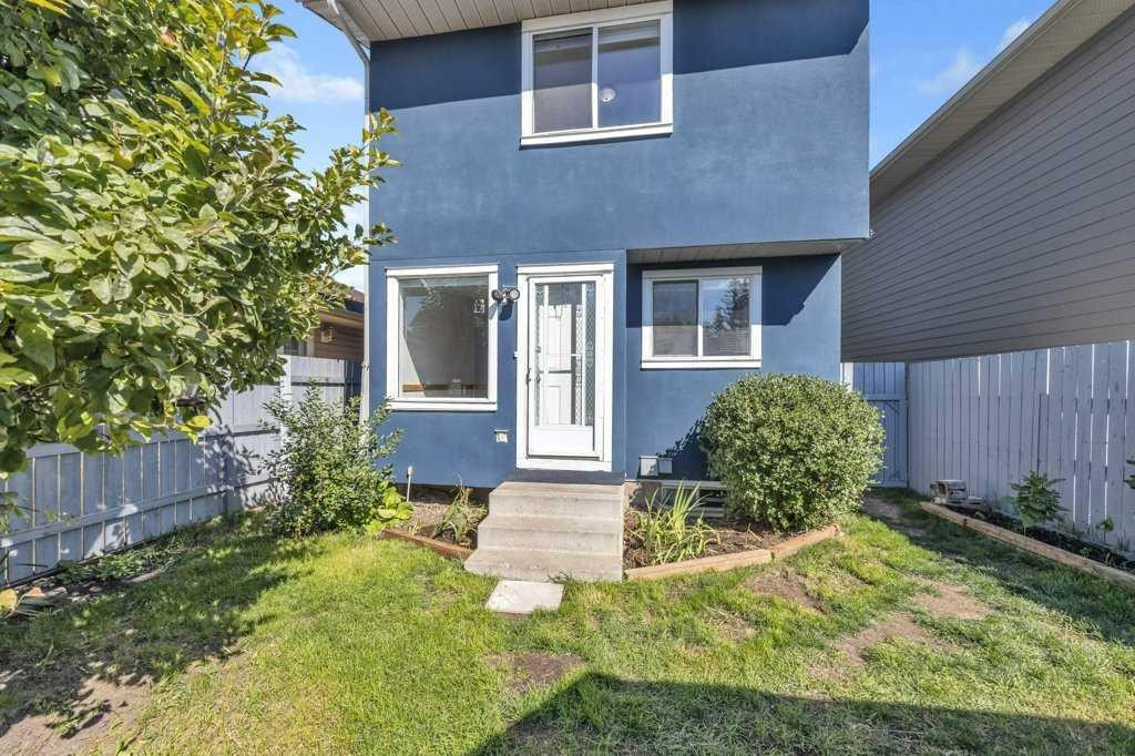 67 Martinwood Road Ne, Calgary, AB - Outdoor