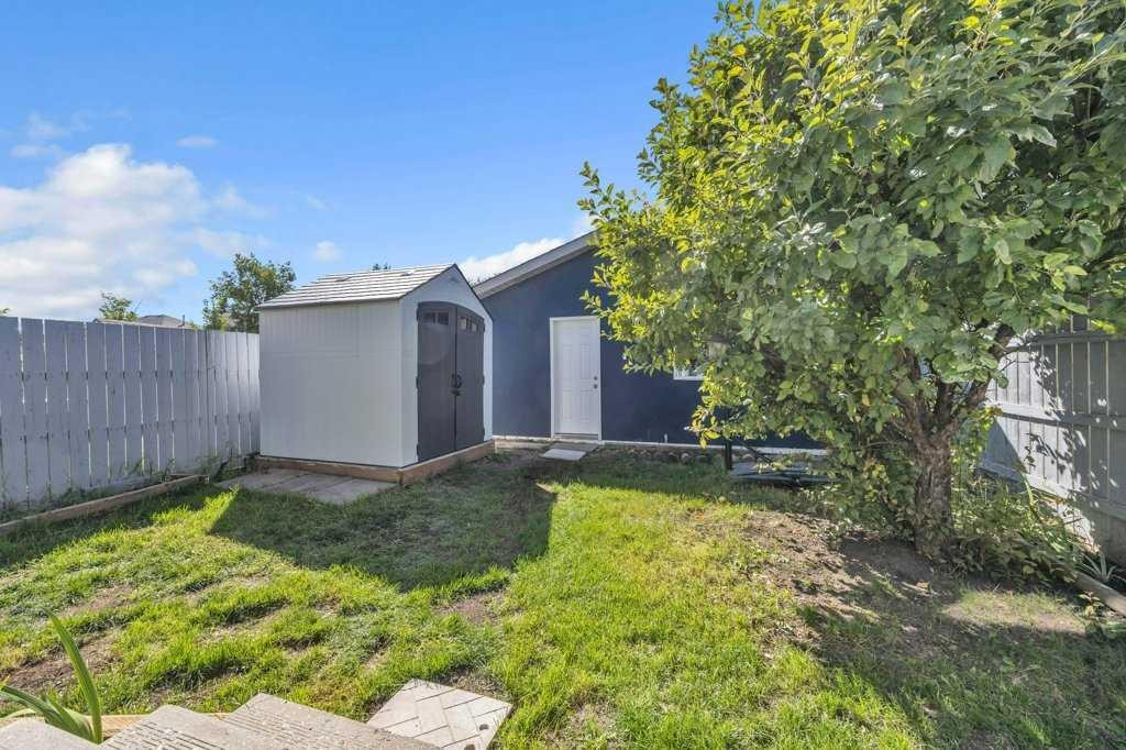 67 Martinwood Road Ne, Calgary, AB - Outdoor