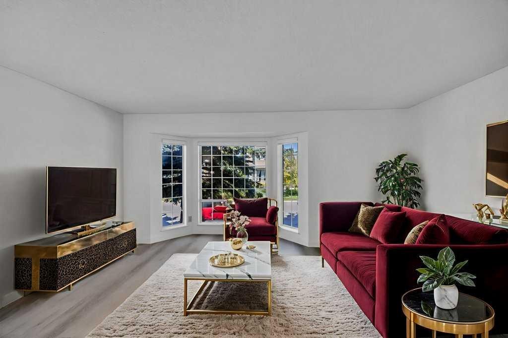 67 Martinwood Road Ne, Calgary, AB - Indoor Photo Showing Living Room