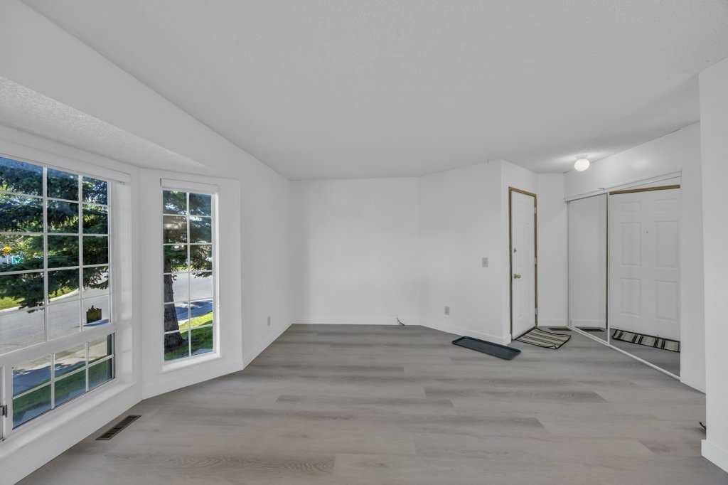 67 Martinwood Road Ne, Calgary, AB - Indoor