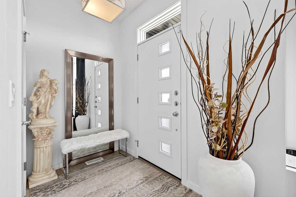 42 Heirloom Manor Se, Calgary, AB - Indoor Photo Showing Other Room