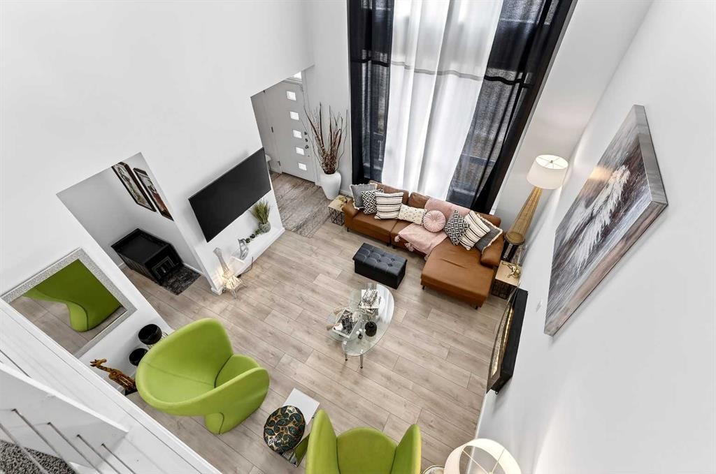 42 Heirloom Manor Se, Calgary, AB - Indoor Photo Showing Other Room