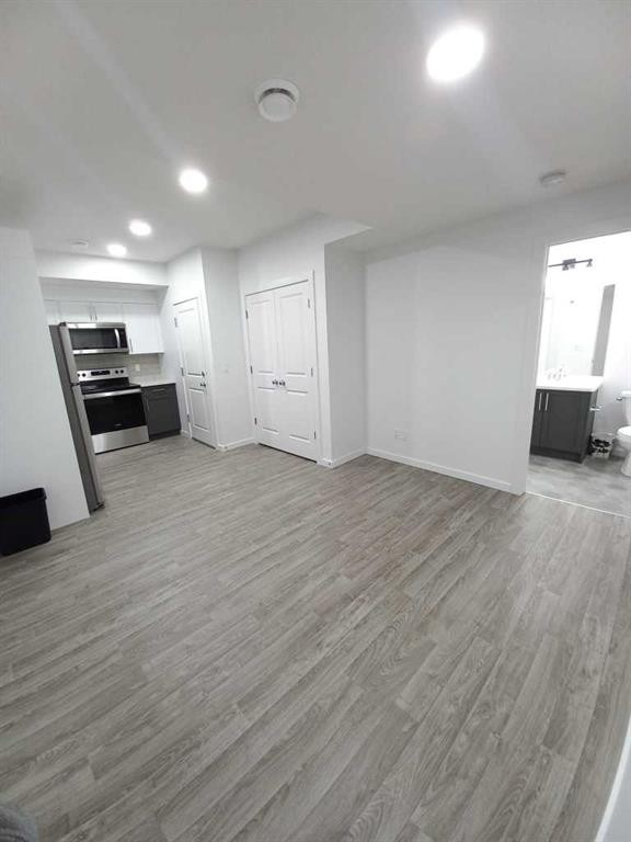 42 Heirloom Manor Se, Calgary, AB - Indoor