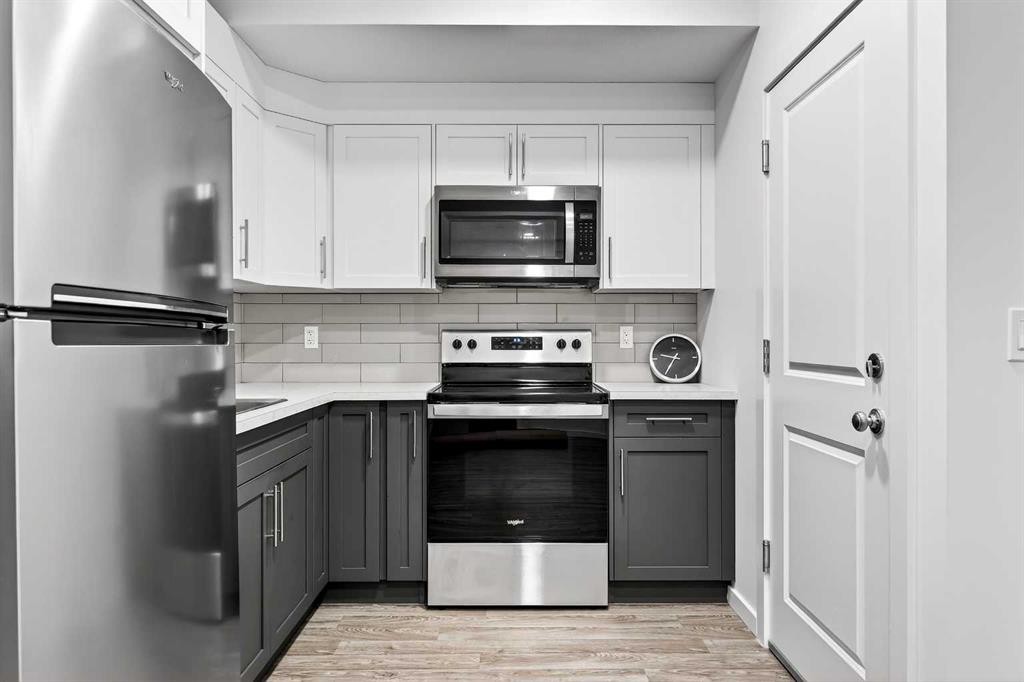 42 Heirloom Manor Se, Calgary, AB - Indoor Photo Showing Kitchen With Stainless Steel Kitchen