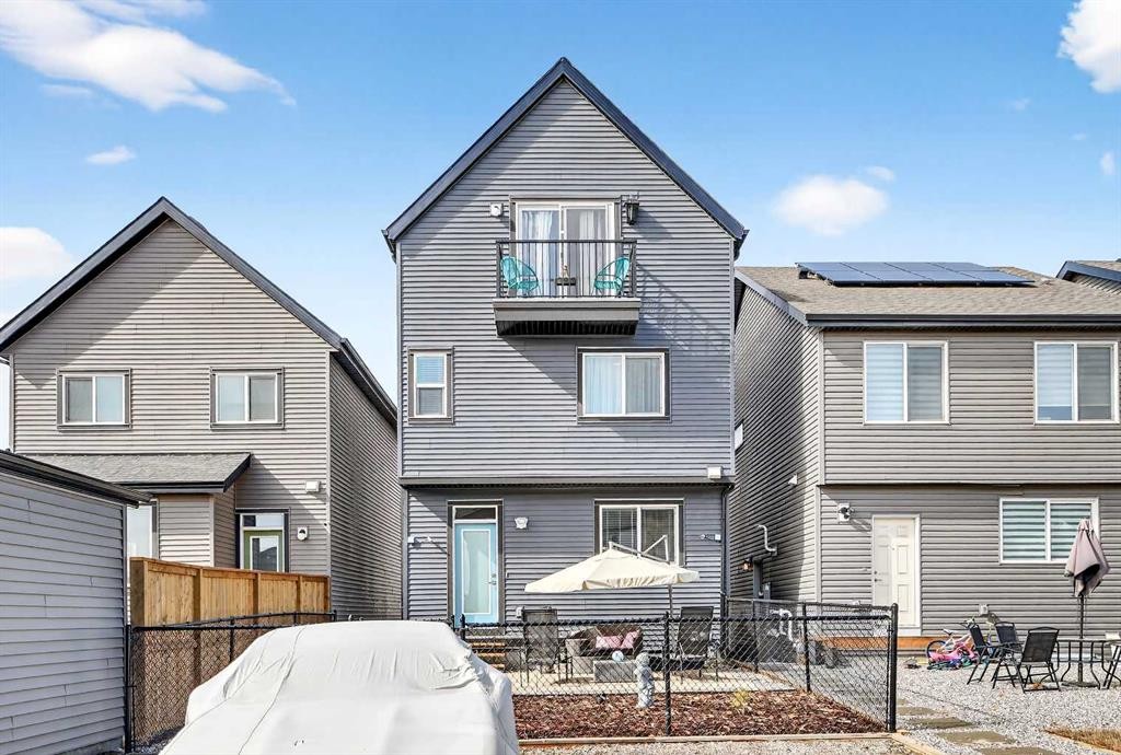 42 Heirloom Manor Se, Calgary, AB - Outdoor