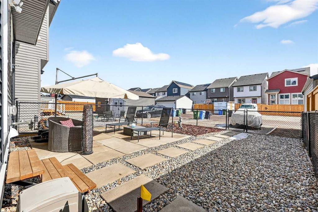 42 Heirloom Manor Se, Calgary, AB - Outdoor