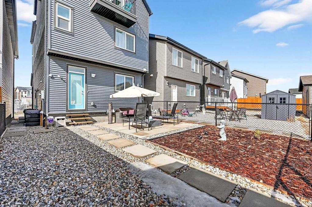 42 Heirloom Manor Se, Calgary, AB - Outdoor With Deck Patio Veranda