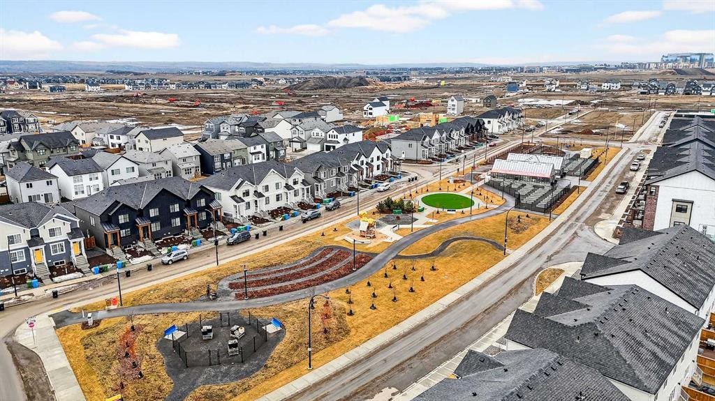 42 Heirloom Manor Se, Calgary, AB - Outdoor With View