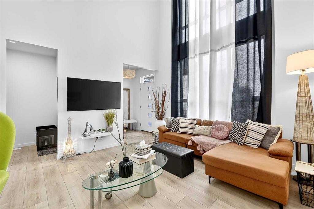 42 Heirloom Manor Se, Calgary, AB - Indoor Photo Showing Living Room With Fireplace