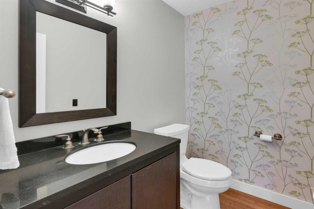 356 Cannington Place Sw, Calgary, AB - Indoor Photo Showing Bathroom