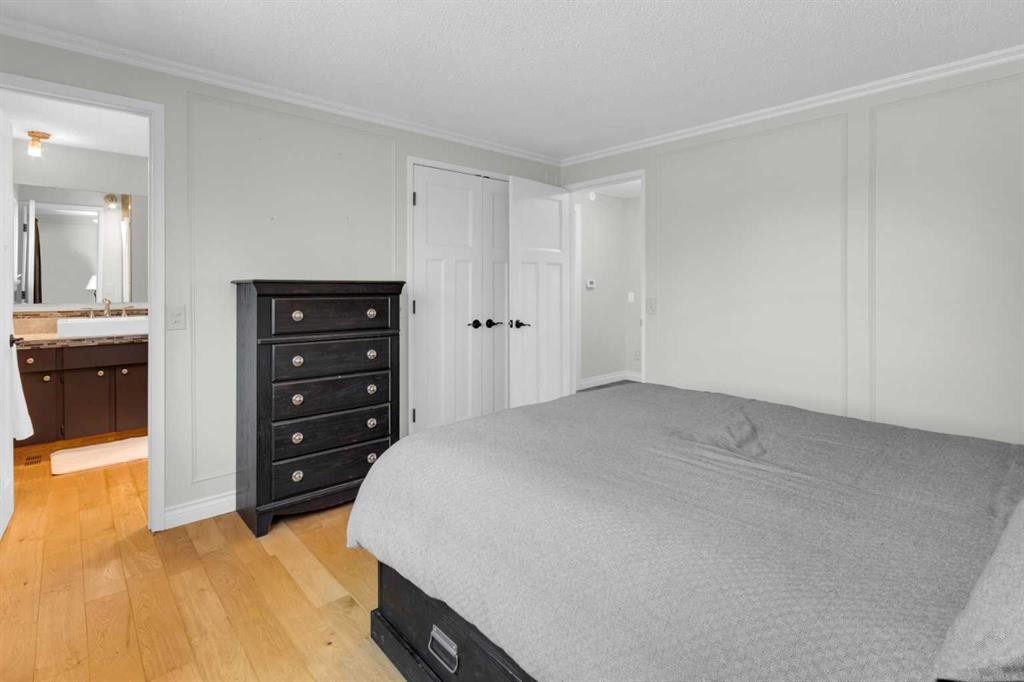 356 Cannington Place Sw, Calgary, AB - Indoor Photo Showing Bedroom