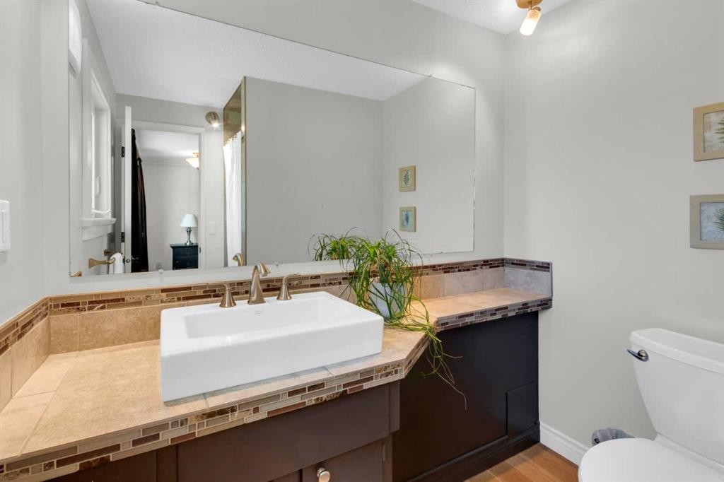 356 Cannington Place Sw, Calgary, AB - Indoor Photo Showing Bathroom