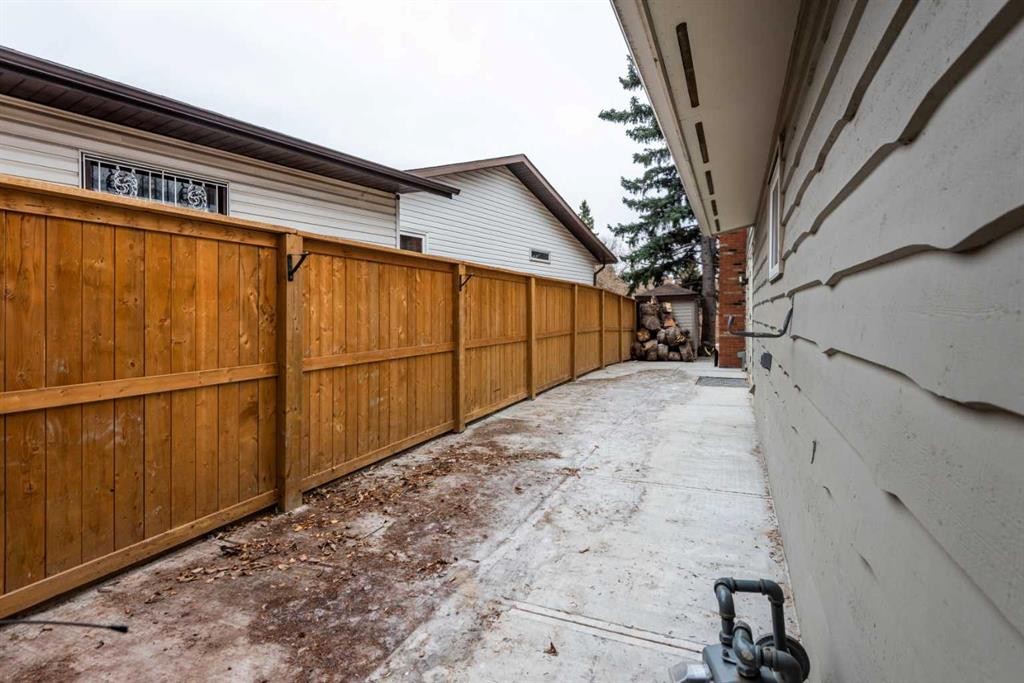 356 Cannington Place Sw, Calgary, AB - Outdoor With Exterior