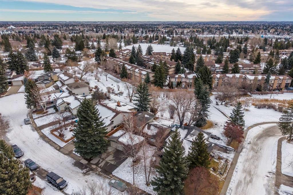 356 Cannington Place Sw, Calgary, AB - Outdoor With View
