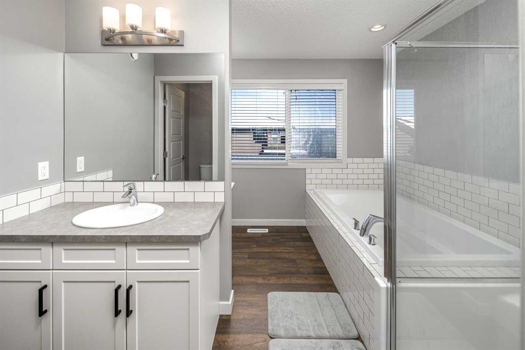 80 Howse Manor Ne, Calgary, AB - Indoor Photo Showing Bathroom