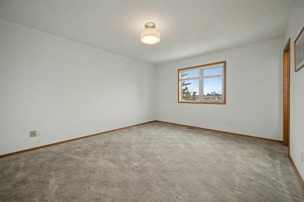 16 Straddock Crescent Sw, Calgary, AB - Indoor Photo Showing Other Room