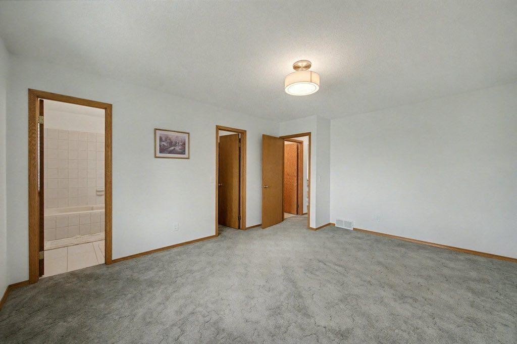 16 Straddock Crescent Sw, Calgary, AB - Indoor Photo Showing Other Room
