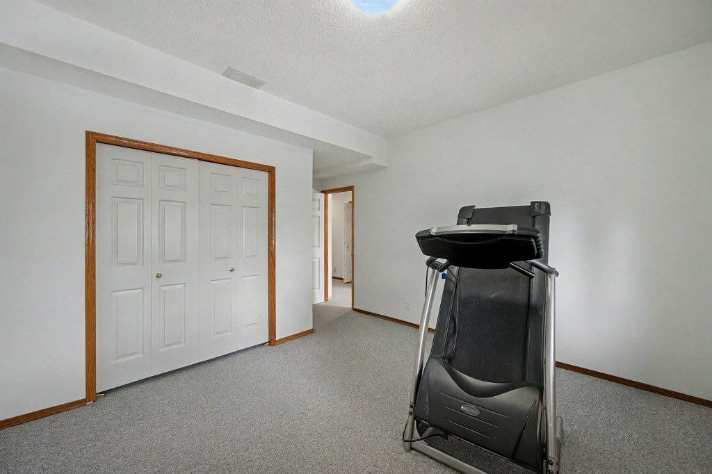 16 Straddock Crescent Sw, Calgary, AB - Indoor Photo Showing Other Room