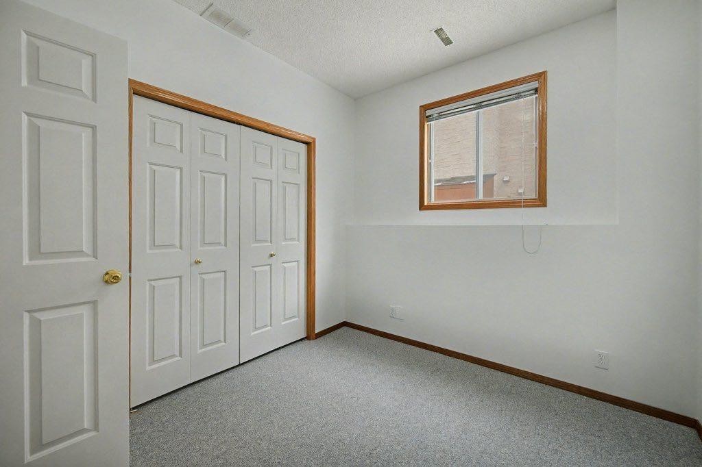 16 Straddock Crescent Sw, Calgary, AB - Indoor Photo Showing Other Room