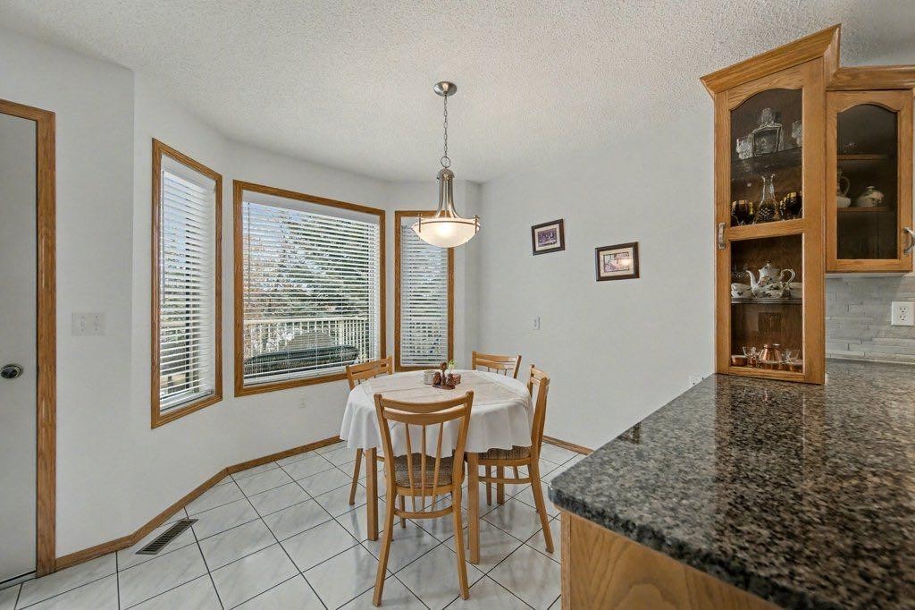 16 Straddock Crescent Sw, Calgary, AB - Indoor Photo Showing Dining Room