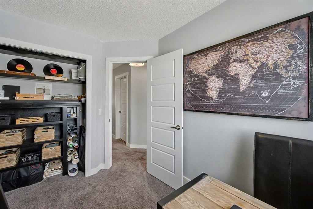38 Sage Bluff Gate Nw, Calgary, AB - Indoor Photo Showing Other Room
