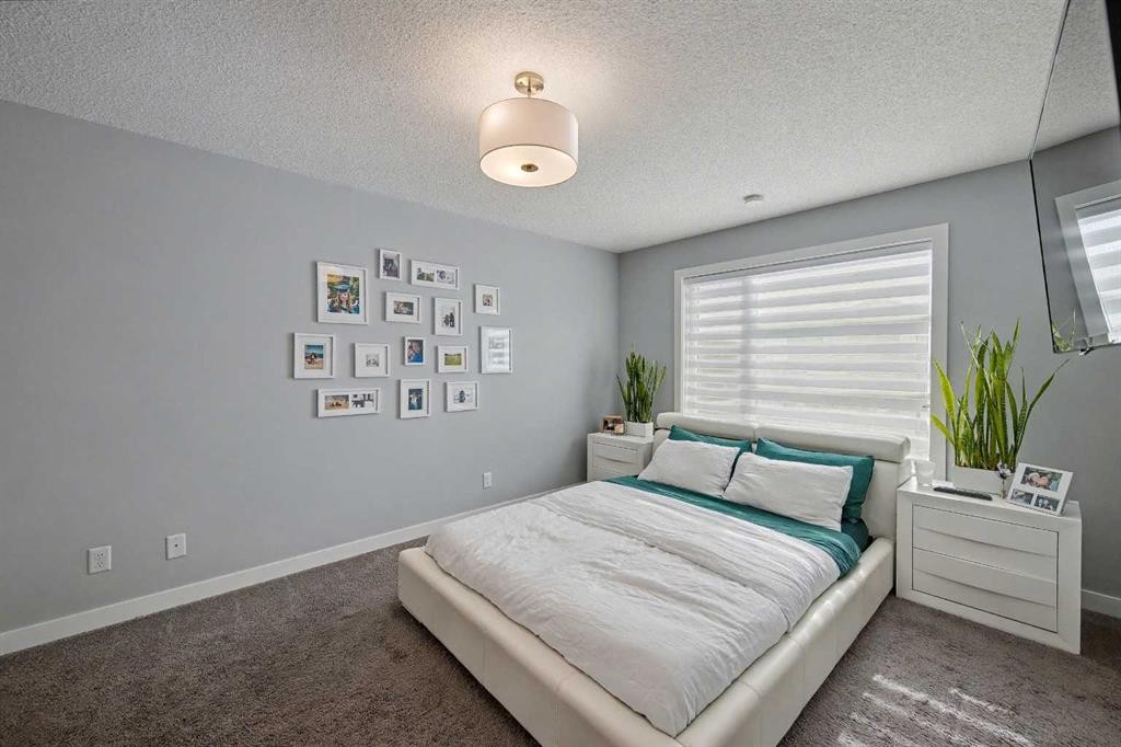 38 Sage Bluff Gate Nw, Calgary, AB - Indoor Photo Showing Bedroom
