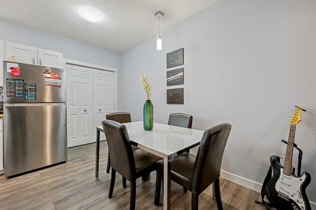 38 Sage Bluff Gate Nw, Calgary, AB - Indoor Photo Showing Dining Room