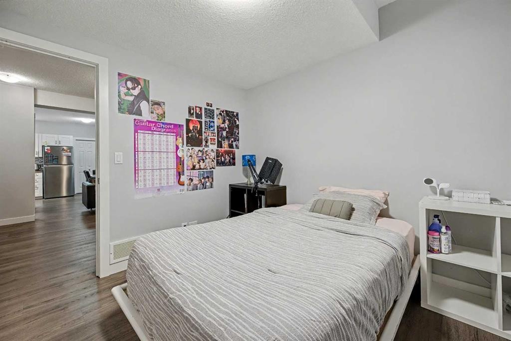 38 Sage Bluff Gate Nw, Calgary, AB - Indoor Photo Showing Bedroom
