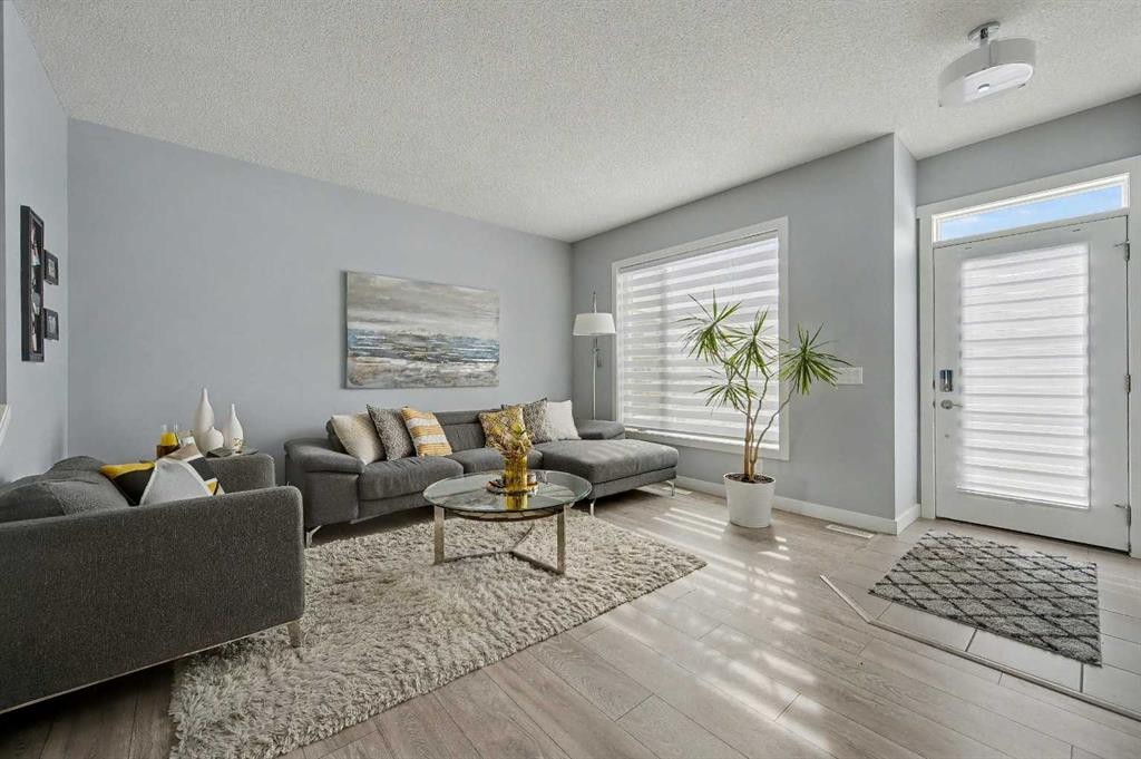 38 Sage Bluff Gate Nw, Calgary, AB - Indoor Photo Showing Living Room