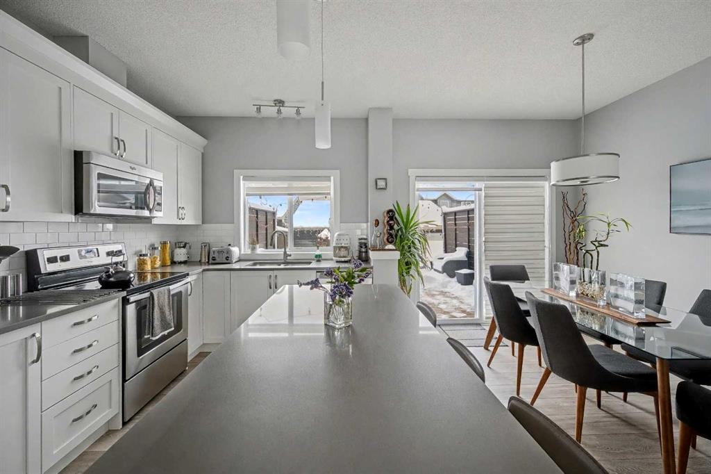 38 Sage Bluff Gate Nw, Calgary, AB - Indoor Photo Showing Other Room