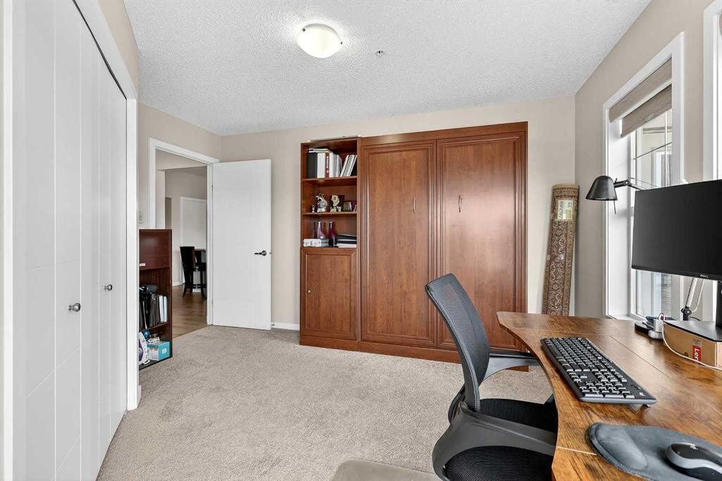 308-402 Marquis Lane Se, Calgary, AB - Indoor