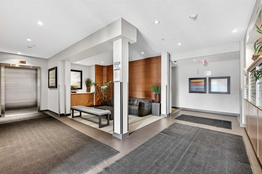308-402 Marquis Lane Se, Calgary, AB - Indoor Photo Showing Other Room