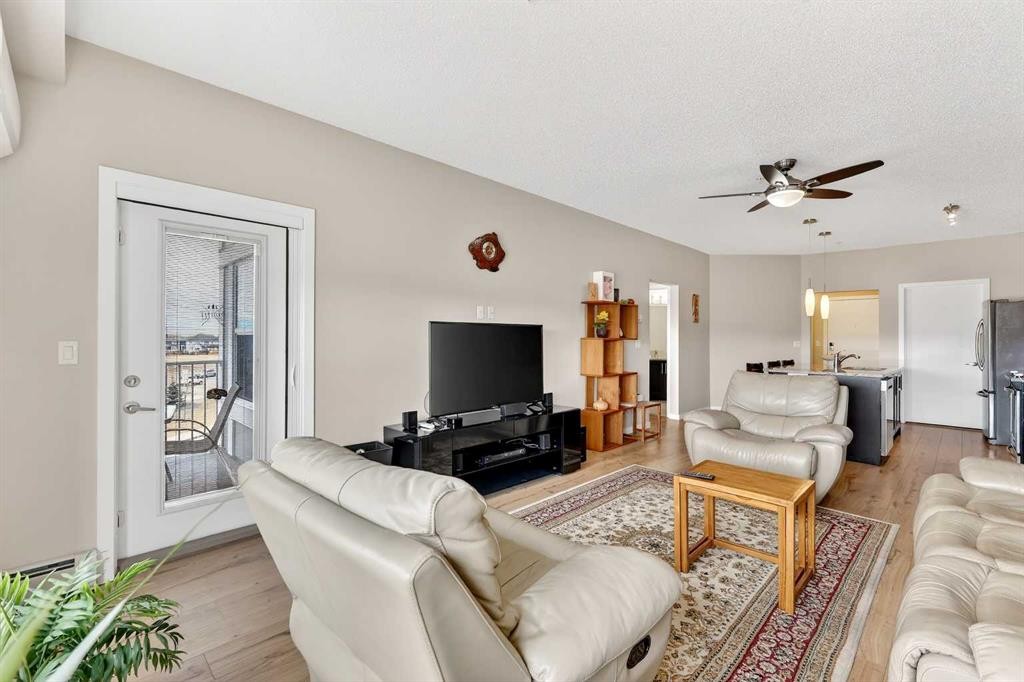 308-402 Marquis Lane Se, Calgary, AB - Indoor Photo Showing Living Room