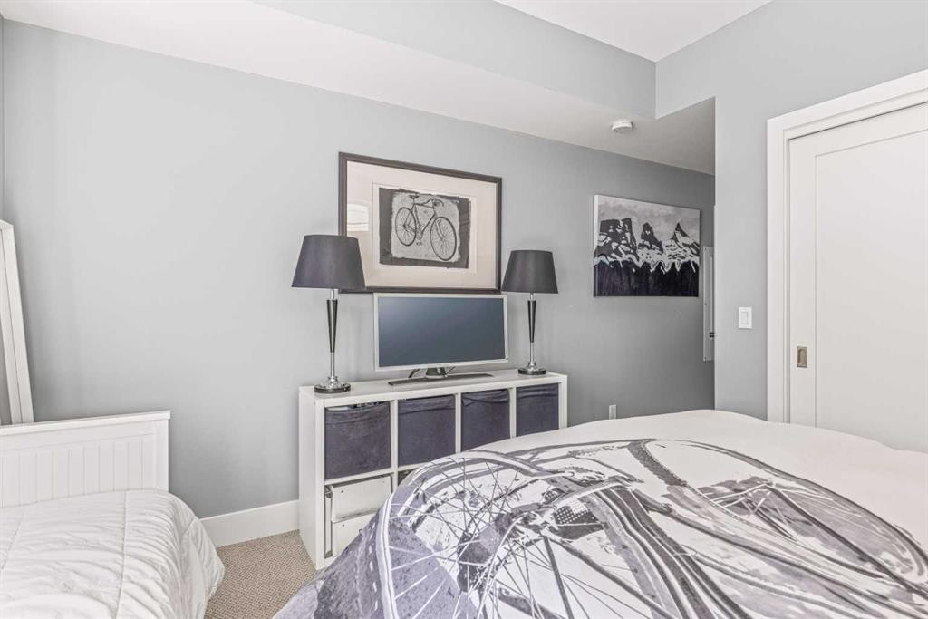 201G-1101 Three Sisters Parkway, Canmore, AB - Indoor Photo Showing Bedroom