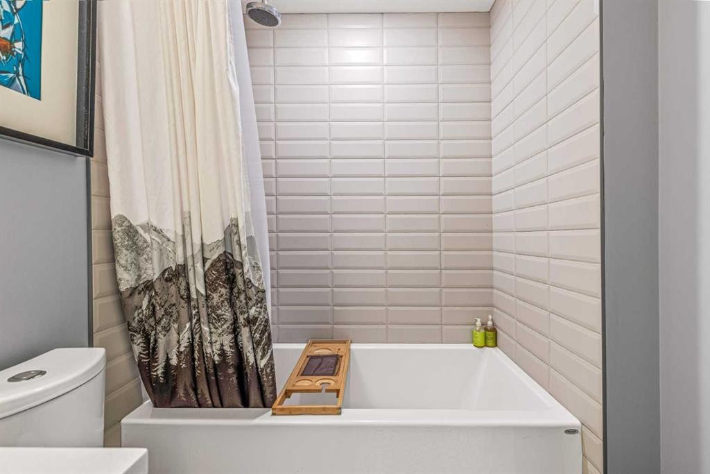 201G-1101 Three Sisters Parkway, Canmore, AB - Indoor Photo Showing Bathroom