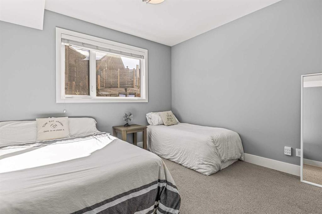 201G-1101 Three Sisters Parkway, Canmore, AB - Indoor Photo Showing Bedroom