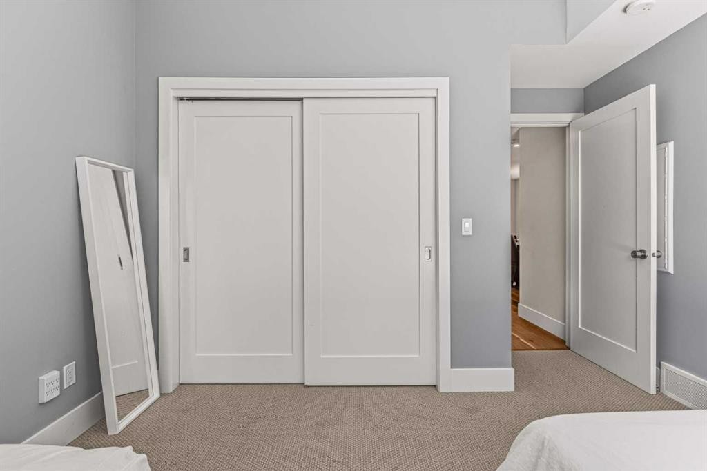 201G-1101 Three Sisters Parkway, Canmore, AB - Indoor Photo Showing Bedroom