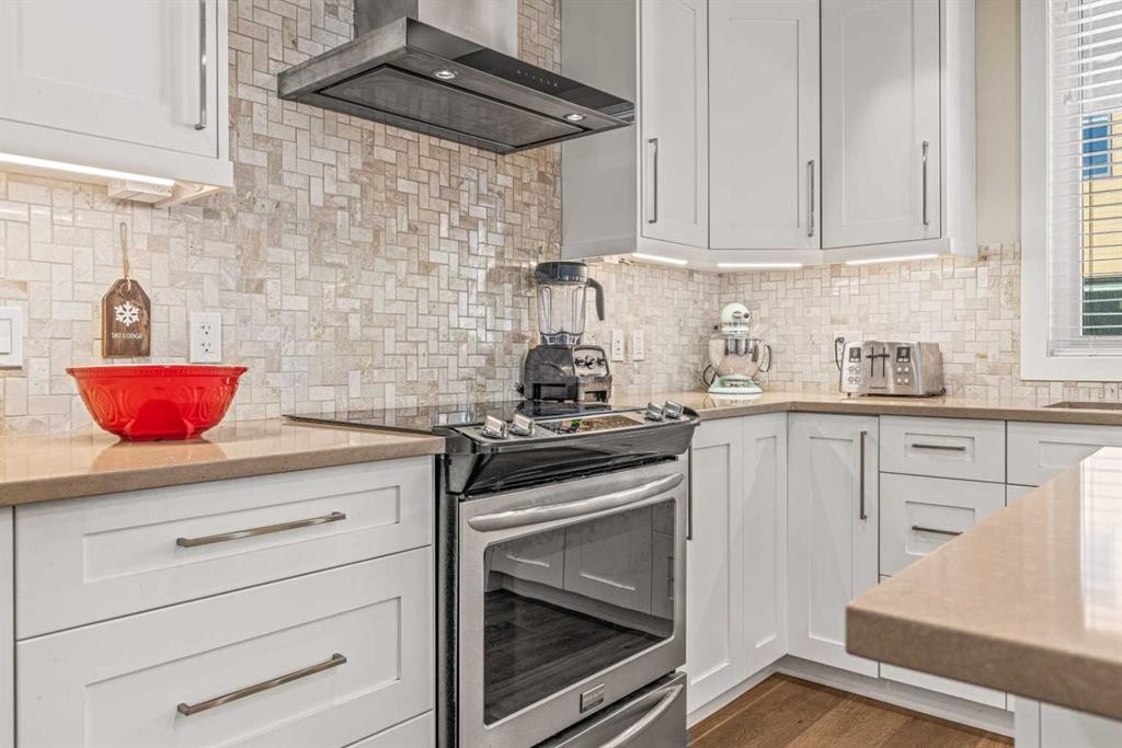 201G-1101 Three Sisters Parkway, Canmore, AB - Indoor Photo Showing Kitchen With Upgraded Kitchen
