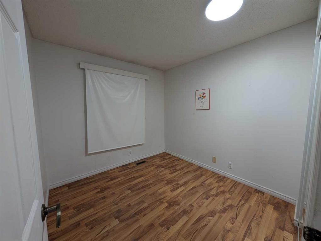 114 Castledale Way Ne, Calgary, AB - Indoor Photo Showing Other Room