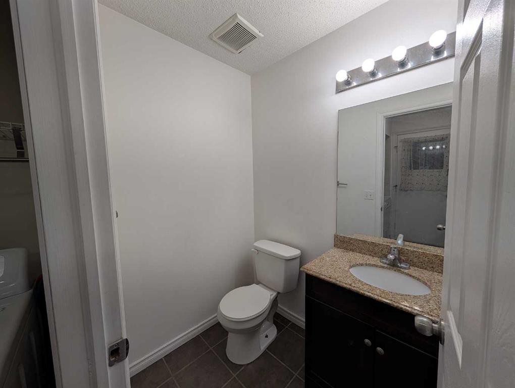 114 Castledale Way Ne, Calgary, AB - Indoor Photo Showing Bathroom