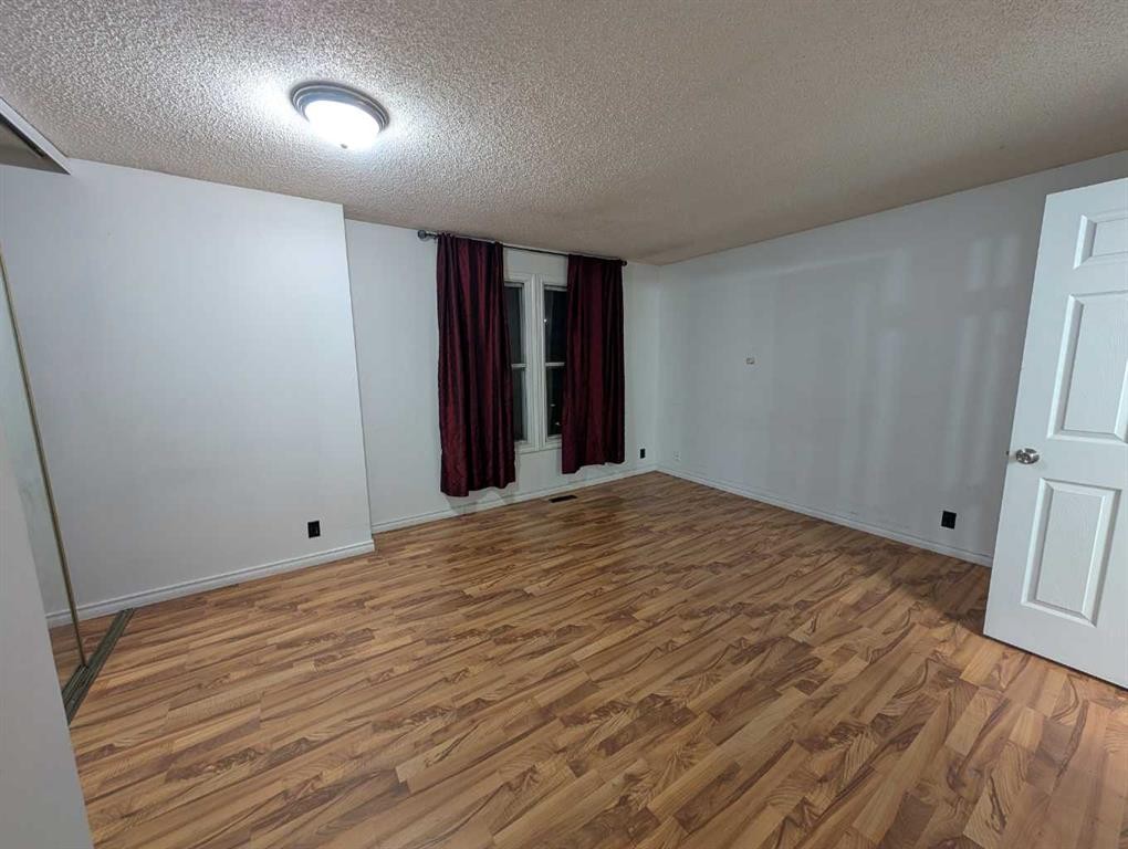 114 Castledale Way Ne, Calgary, AB - Indoor Photo Showing Other Room