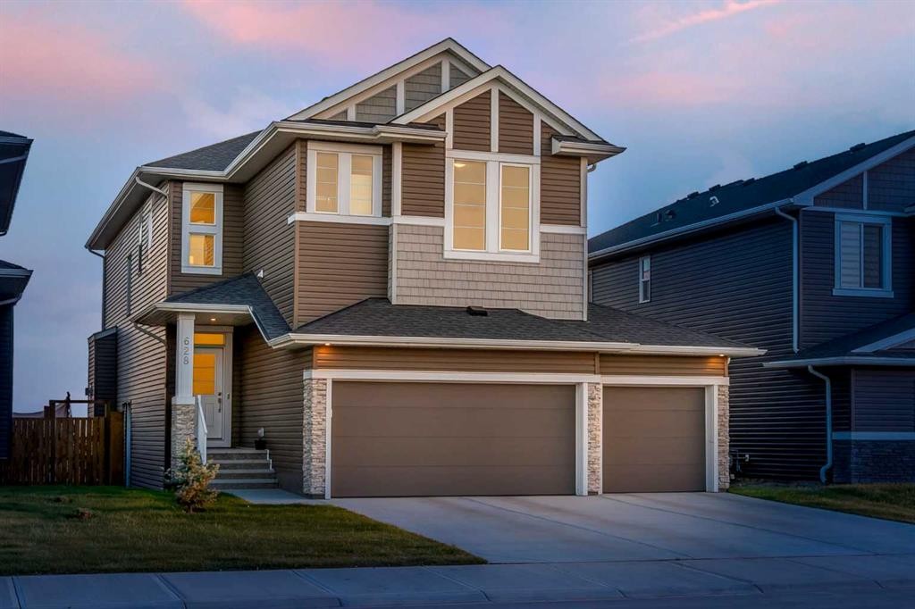 628 West Lakeview Drive, Chestermere, AB - Outdoor With Facade