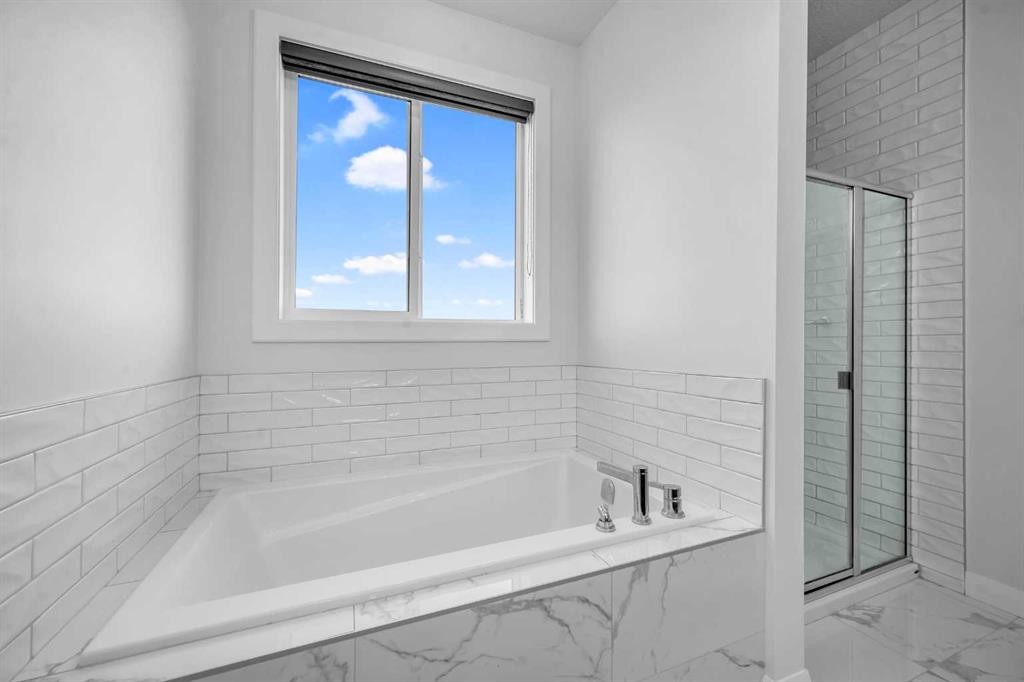628 West Lakeview Drive, Chestermere, AB - Indoor Photo Showing Bathroom