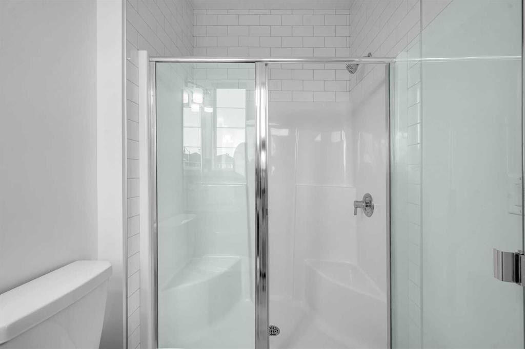 628 West Lakeview Drive, Chestermere, AB - Indoor Photo Showing Bathroom