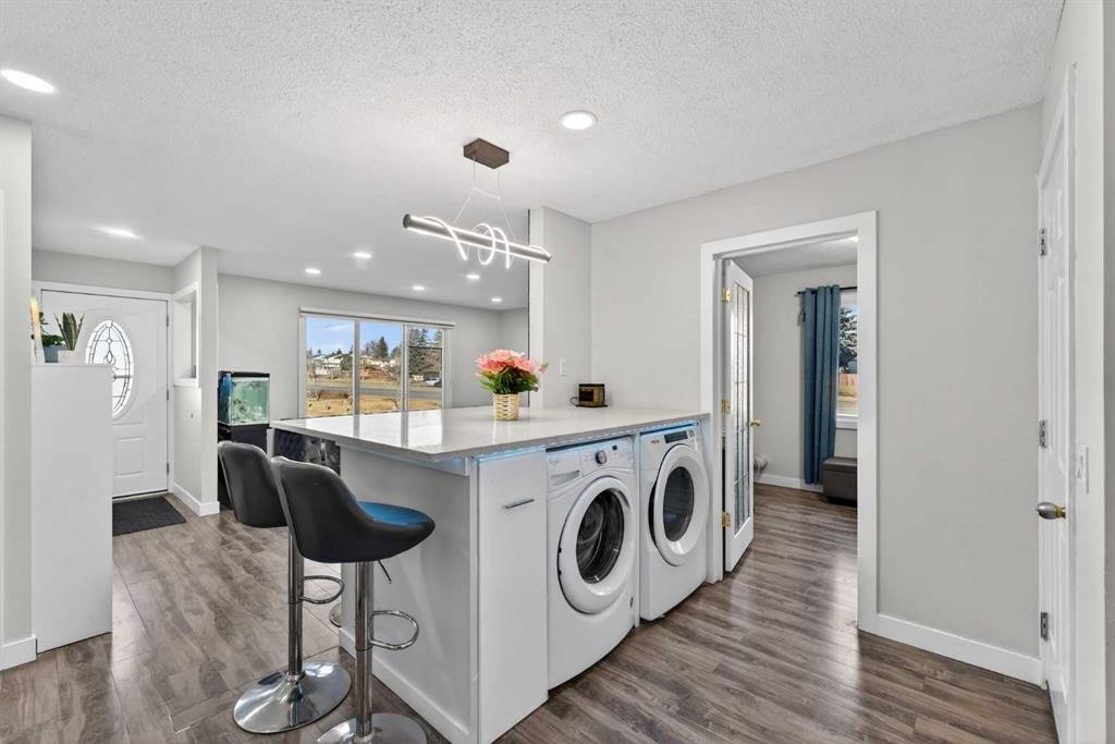 8 Malvern Crescent Ne, Calgary, AB - Indoor Photo Showing Laundry Room