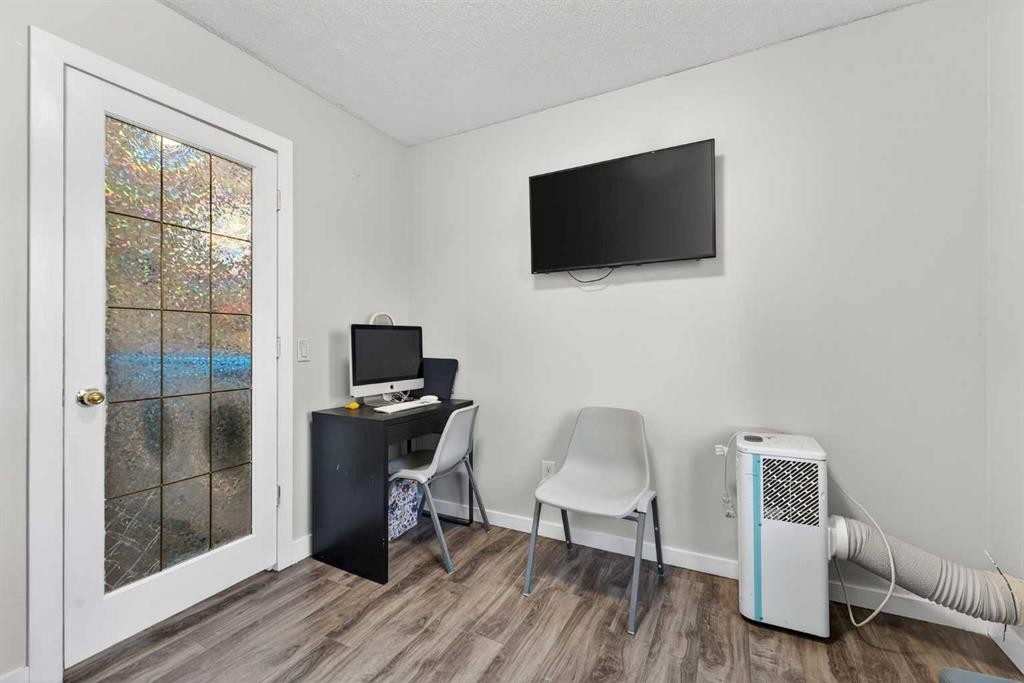 8 Malvern Crescent Ne, Calgary, AB - Indoor Photo Showing Other Room