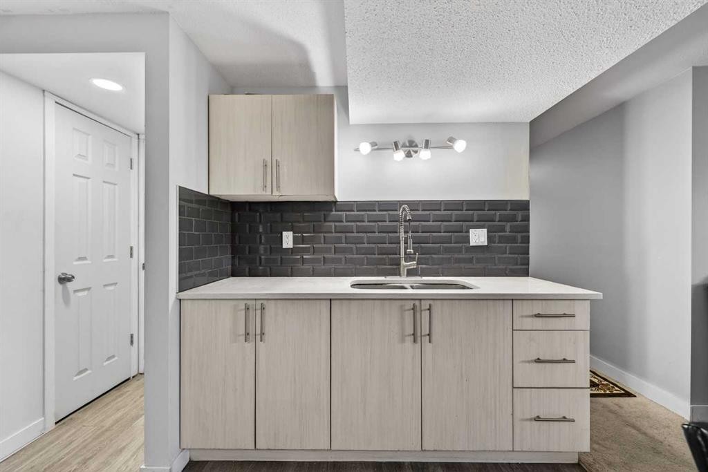 8 Malvern Crescent Ne, Calgary, AB - Indoor Photo Showing Kitchen With Double Sink