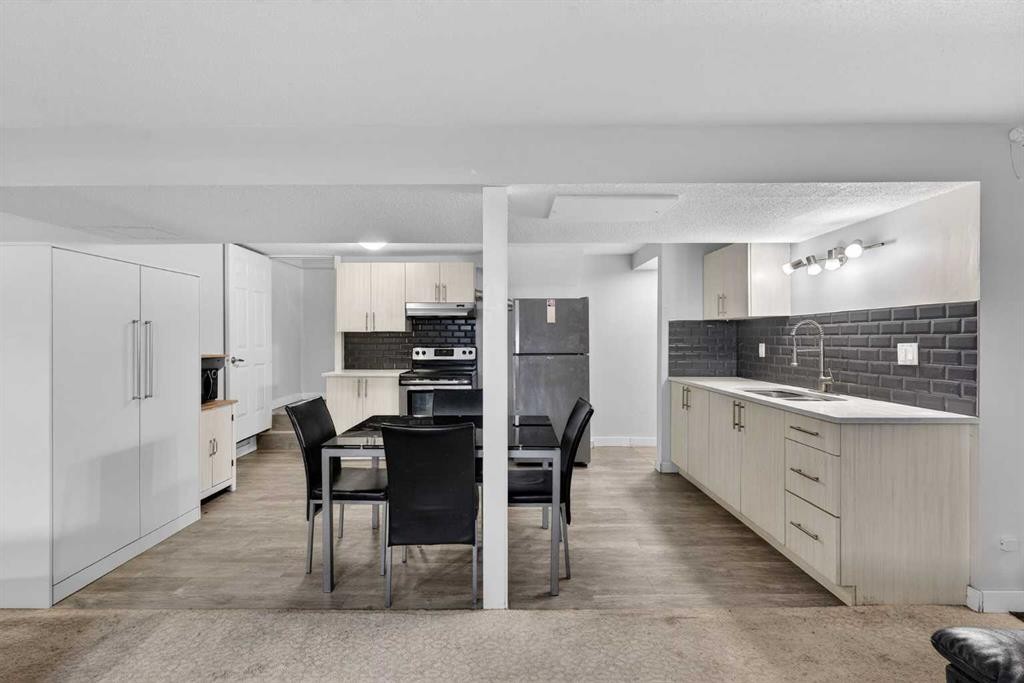 8 Malvern Crescent Ne, Calgary, AB - Indoor Photo Showing Kitchen
