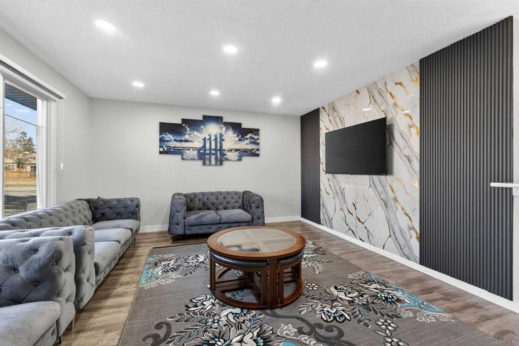 8 Malvern Crescent Ne, Calgary, AB - Indoor
